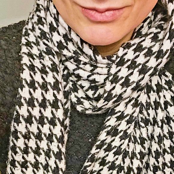 Vintage houndstooth patterned scarf / Foulard avec Motifs " Pied-de-poule " - Picture 3 of 15